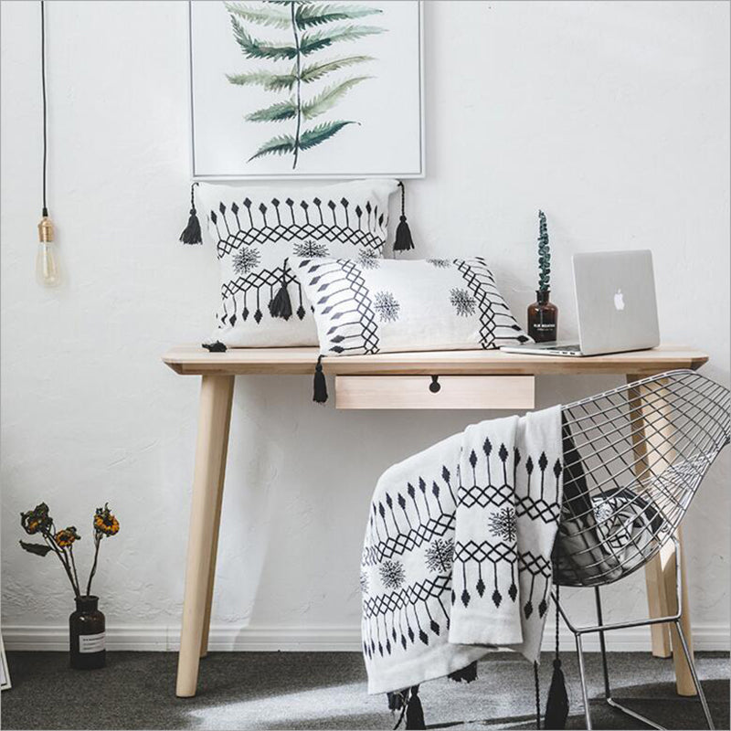 New Knitted Cushion Covers with Yarn Tassel Handmade Cushions White Black Geometric Pattern Home Decor Pillow Case for Sofa